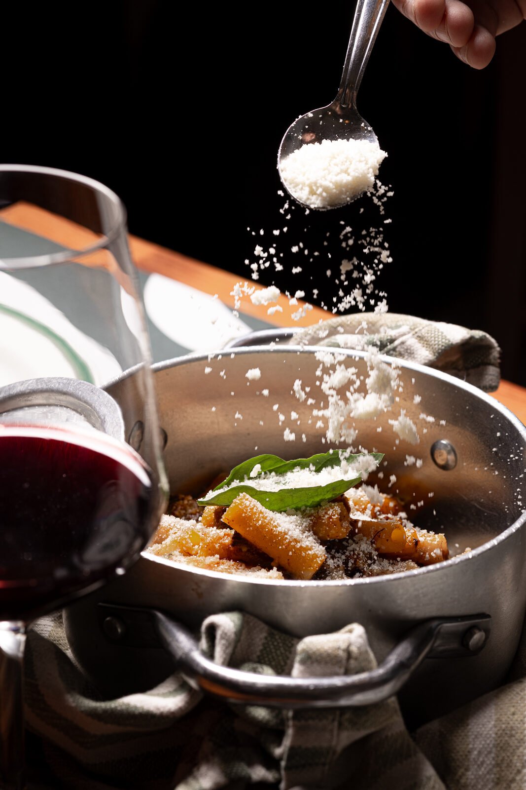 Detalle de plato de pasta al horno de la carta de A'Napule